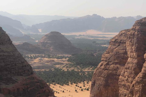 AlUla: Hegra & Elephant Rock Guided Family Experience