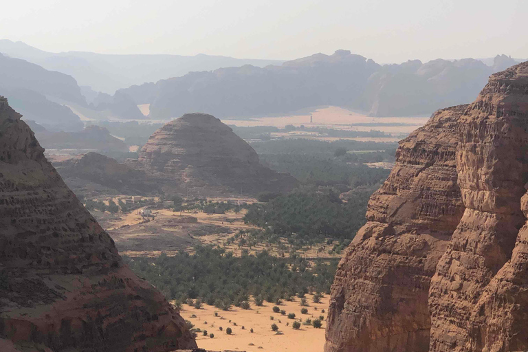 AlUla: Hegra & Elephant Rock Guided Family Experience