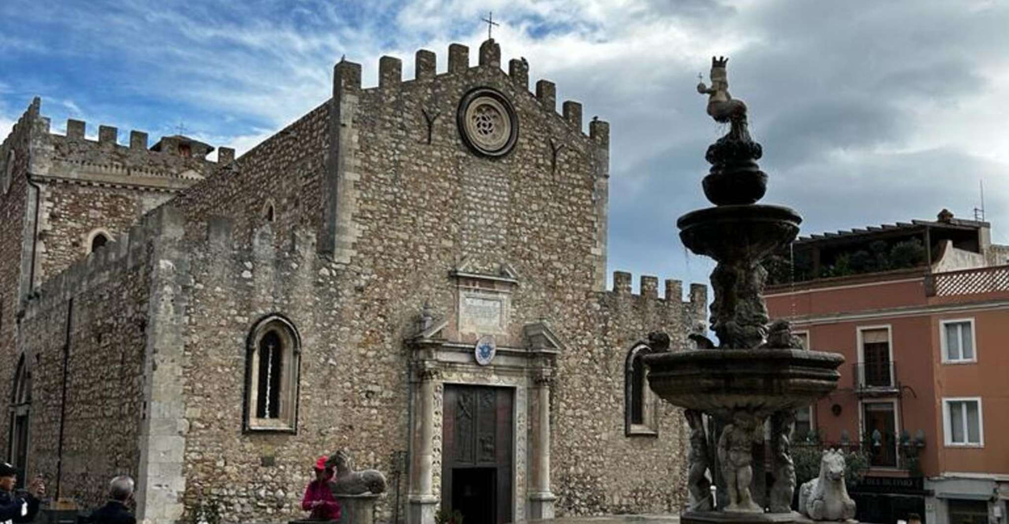 Da Catania, Taormina, Savoca, & Castelmola Tour w/ Brunch - Hizvo