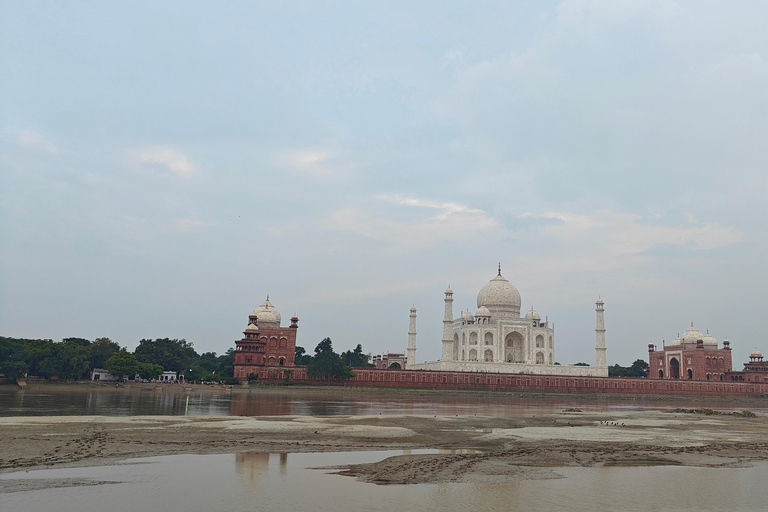 From Delhi: Same Day Round-Trip Tour By Car To Taj Mahal Tour with Car, Driver & Live Tour Guide