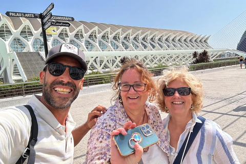 Valencia for Cruise Passengers: 1-Hour Tuk Tuk Tour