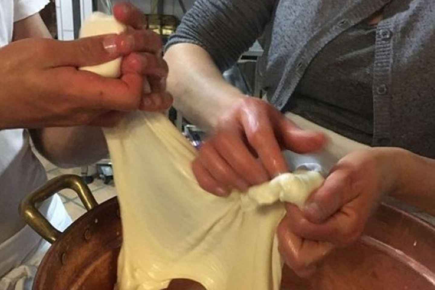 圣拉扎罗：亲手制作莫扎里拉芝士和意大利团子