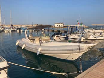 Otranto: tour en barco con aperitivo y equipo de snorkel
