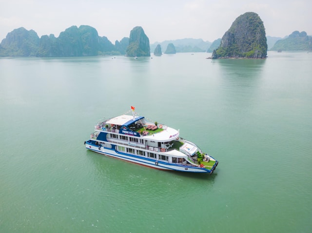 Hanoi: Halong Bay Day Trip with Sunset Party