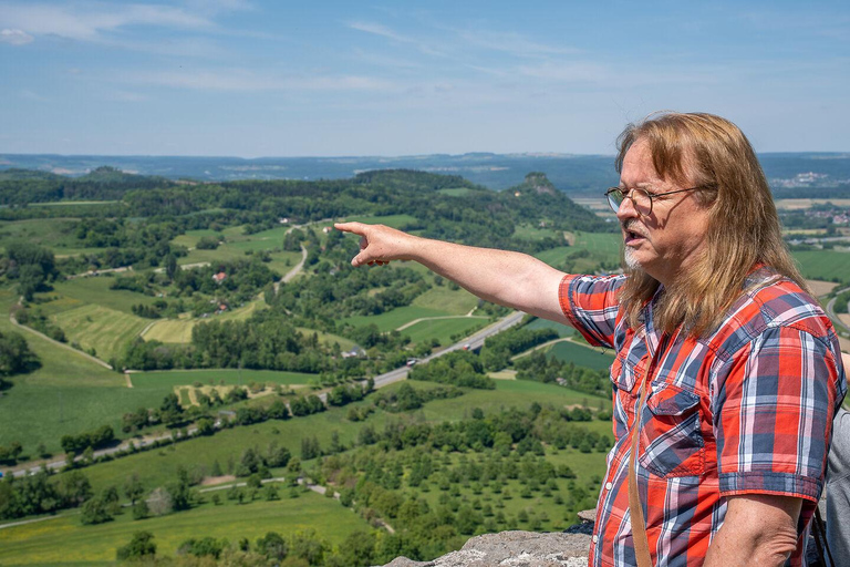 Singen: Guided tour of the Hohentwiel fortress ruins with a castle researcher Singen: Guided tour with a castle researcher through the Hohentwiel fortress ruins
