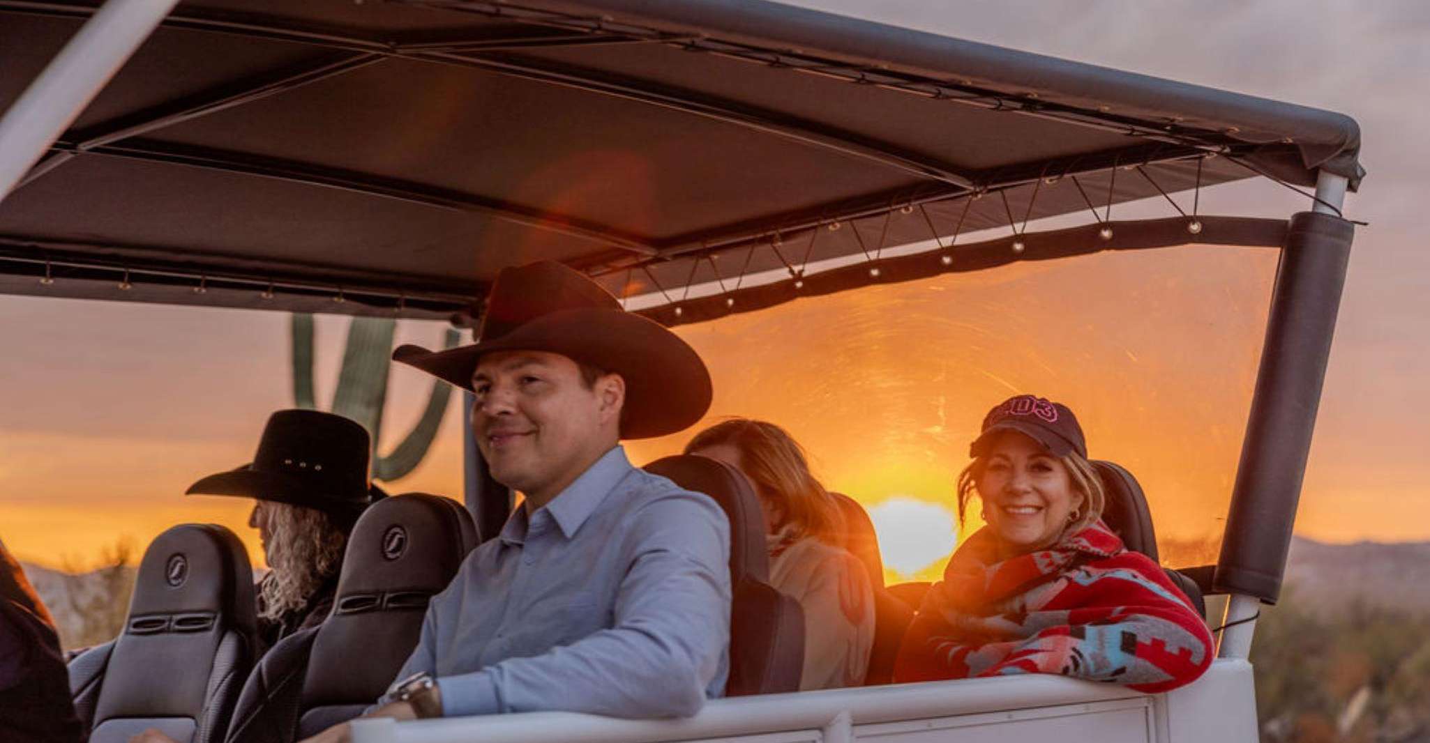 Scottsdale, Tournée de Jeep du coucher du soleil dans le ciel peint - Hizvo