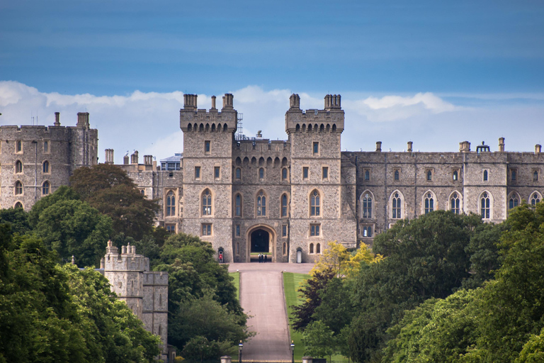 London: Windsor Castle Tour w/ Entry Ticket & Transportation
