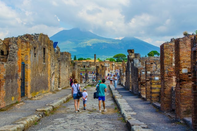 From Rome: Pompeii &amp; Naples Private Full-Day Tour