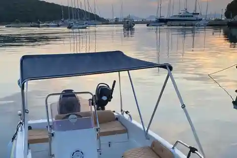Rent a small boat 30 hp without license!