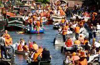 Amsterdam: Kingsday Party Cruise inklusive Getränke