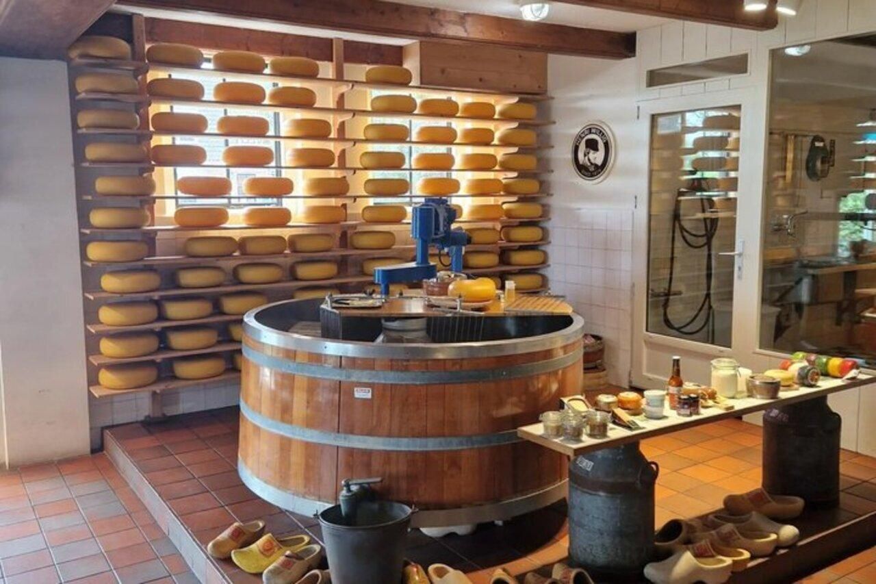 Amsterdam: Private Tour zu Windmühlen, nach Volendam und zu einer Käserei