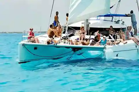 Cancún: Excursión en catamarán por Isla Mujeres con Maya Travel