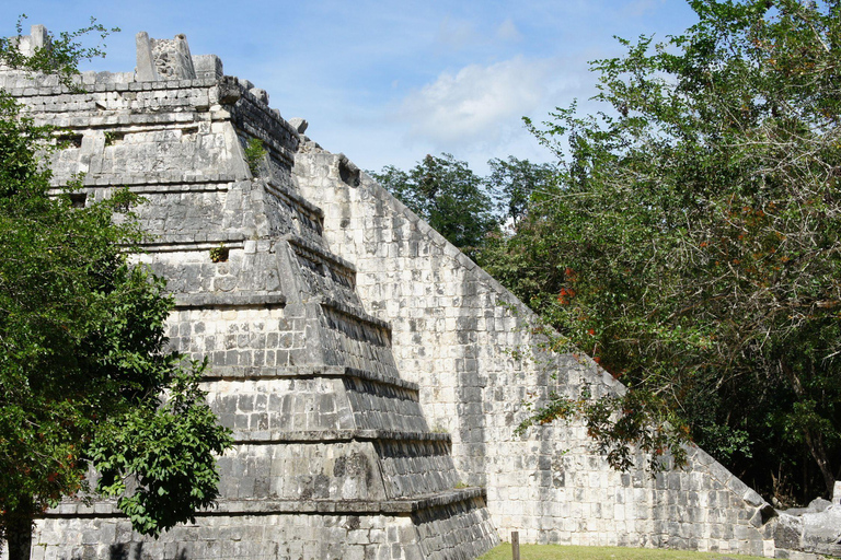 Cancun: Chichén Itzá, cenote Ik Kil & Valladolid met lunchOphalen vanuit Cancun