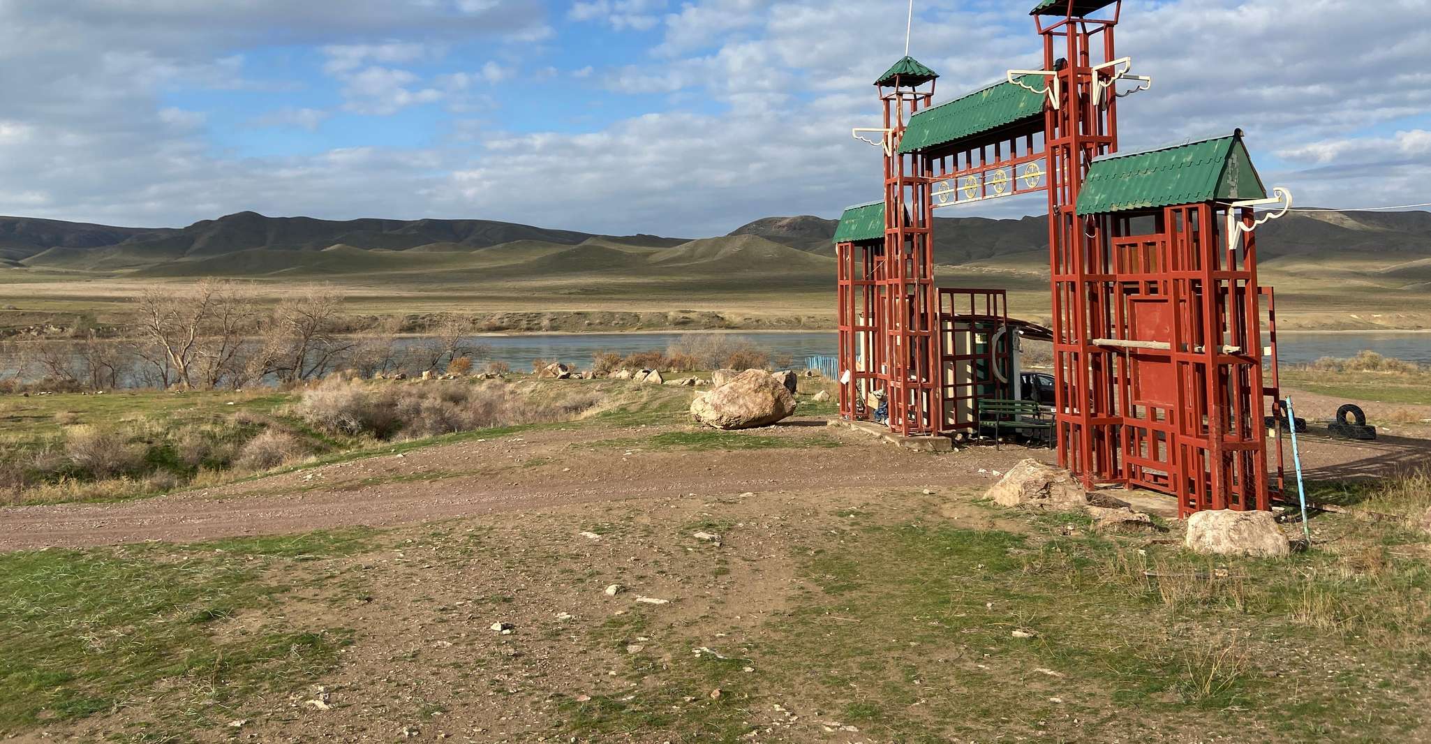 Tamgaly Tas和Nomads市，一日游 - Housity