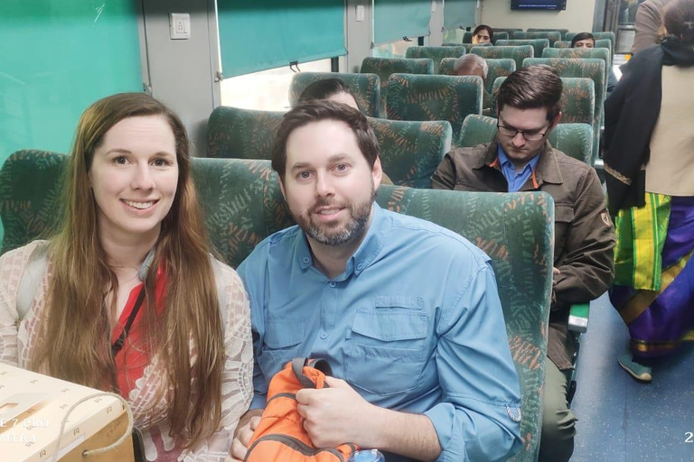 From Delhi: All Inclusive Taj Mahal Tour by Express Train All Inclusive VIP Day Tour