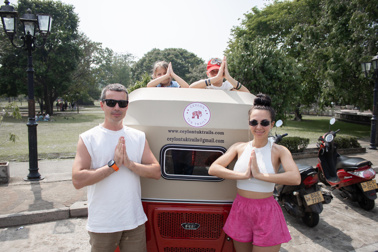 Colombo: Private Tuk-Tuk City Tour with Meal and Guide