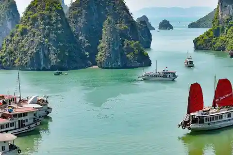Ciudad de Halong: Tour de medio día guiado con servicio de recogida del hotel