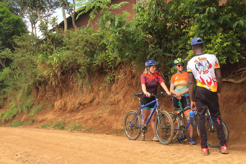 Cyclisme vers les chutes d'eau de Materuni