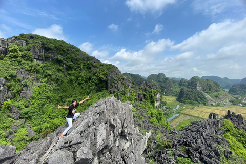 Ninh Binh liten grupp från Hanoi: Båt, cykel och vardagslivNinh Binh liten grupp från Hanoi: Båt, cykel och vandring