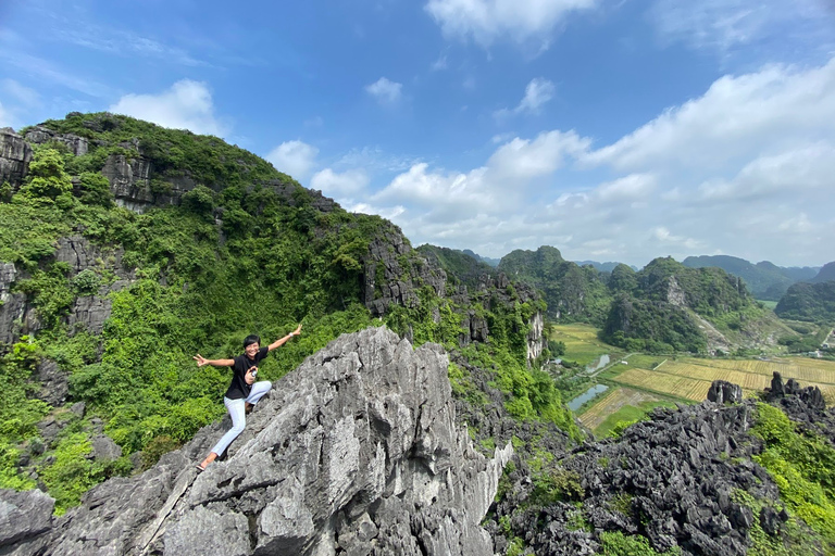 Ninh Binh liten grupp från Hanoi: Båt, cykel och vardagslivNinh Binh liten grupp från Hanoi: Båt, cykel och vandring