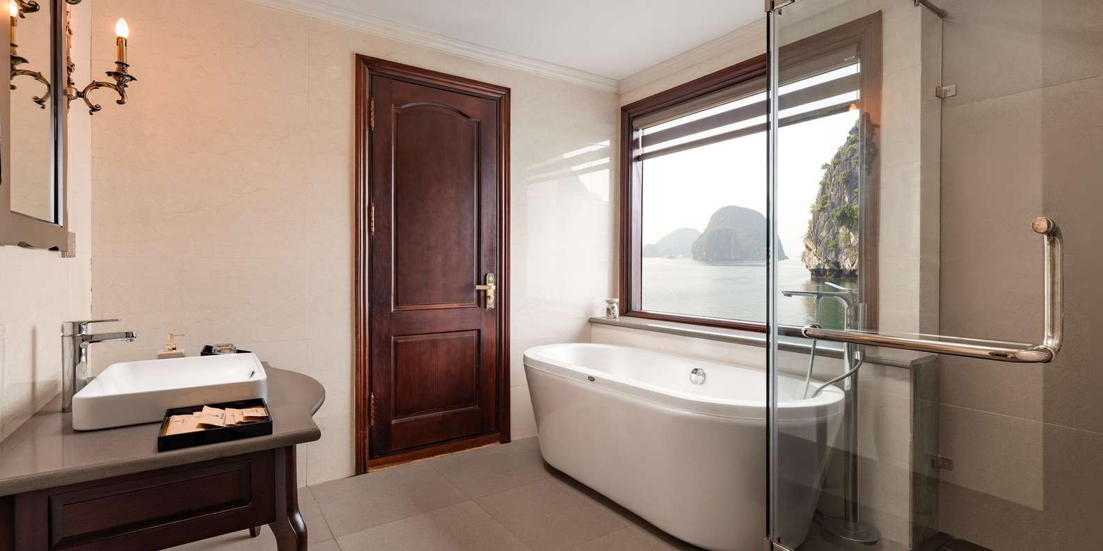 Halong Bay cruise — photo 8