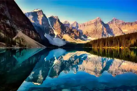 Banff: Lake Louise and Moraine Lake Half-Day Tour