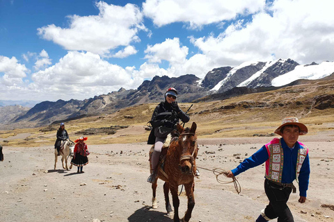 Cusco: Rainbow Mountain Horseback Riding Tour + lunchWycieczka konna Rainbow Mountain + lunch