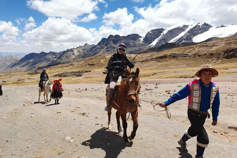 Cusco: Excursión a Caballo por la Montaña del Arco Iris + almuerzoExcursión a caballo por la Montaña Arco Iris + almuerzo