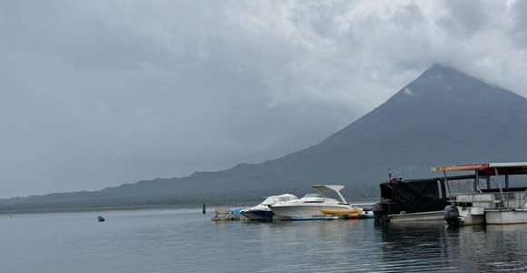 La Fortuna: Lake Arenal Kayak, Volcano Views & Picnic lunch