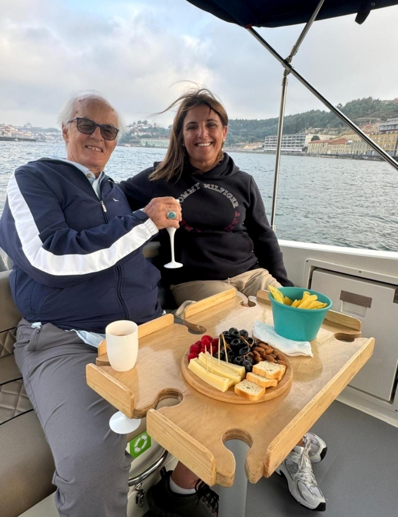 Private Bootsfahrt in Porto mit Einheimischen und Wein (Option mit Sonnenuntergang)