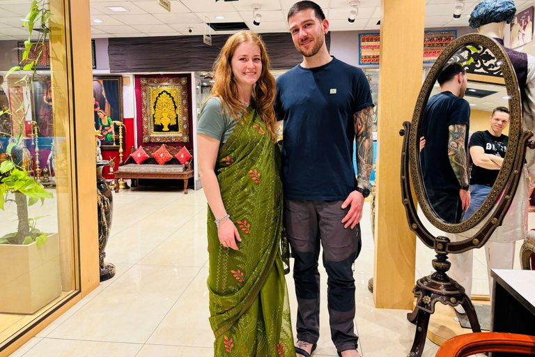 Delhi: Guided Shopping Tour Experience with Female Expert Exclusive Full-Day Shopping Tour with Female Expert Guide
