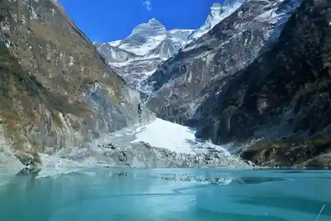 From Pokhara: 4-Day Trek to Kapuche Glacier Lake