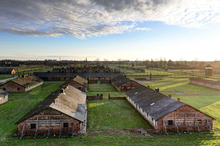 Från Krakow: Transport tur och retur till Auschwitz BirkenauSjälvstyrd guidad tur med broschyr på engelska