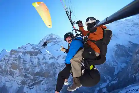 Grindelwald: Tandemflygning med skärmflygning