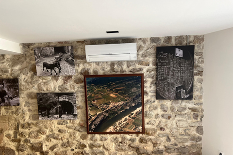 Aiguèze: Wine Tasting with Cold Cuts Platter Domaine Tour Paradis : Wine Tasting in Aiguèze