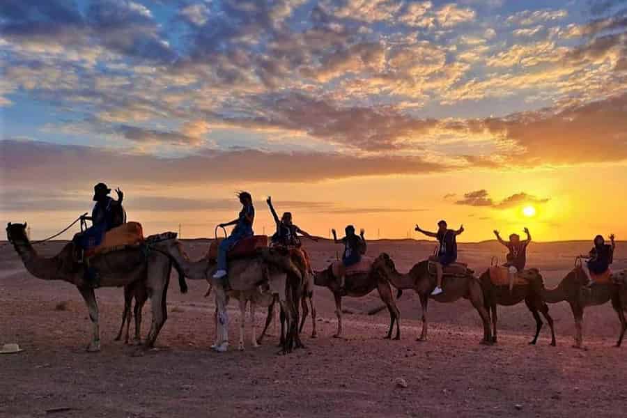 Marrakesch: Agafay-Wüste - Quad, Kamelreiten, Abendessen und Show. Foto: GetYourGuide Marrakesch: Agafay-Wüste - Quad, Kamelreiten, Abendessen und Show. Foto: GetYourGuide