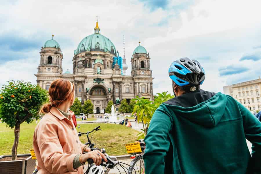 Berlin: Sights and Highlights Fahrradtour mit einem ortskundigen Guide. Foto: GetYourGuide