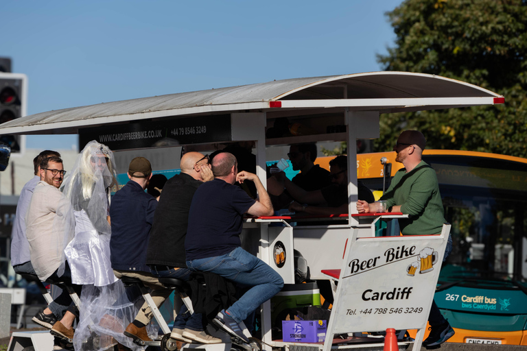 كارديف: جولة بدراجة الجعة مع مشروبات وموسيقى