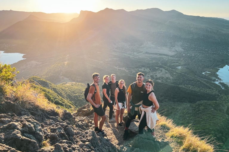 Mauritius: begeleide zonsopgangswandeling en klim naar de Le Morne-bergMauritius: Le Morne Brabant Guided Sunrise Hike and Climb