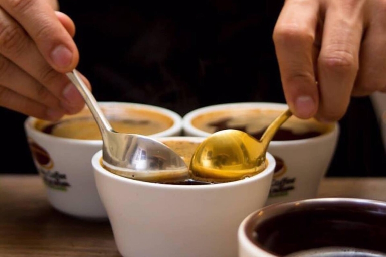Bogota: Von Experten kuratierter Workshop zur Verkostung kolumbianischer Kaffeetassen
