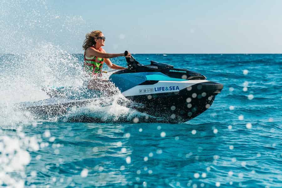 Mallorca: 25-minütiger Jetski-Ausflug am Strand von Palma. Foto: GetYourGuide Mallorca: 25-minütiger Jetski-Ausflug am Strand von Palma. Foto: GetYourGuide