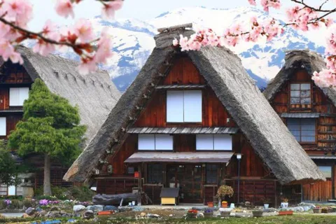 From Osaka/Kyoto: Shirakawa-go, TakaYama & Kanazawa Day Trip