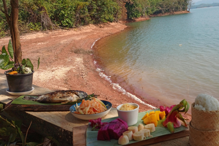 Lunch cruise on Vang Vieng Lake