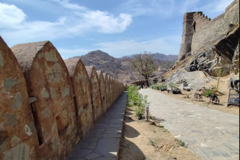 Kumbhalgarh Fort tour with english speaking guide Tour with Udaipur Pickup Drop