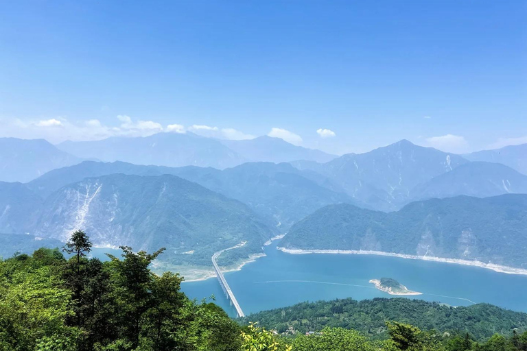 Chengdu Hiking in Yunhua Mountain Landscape & Secret Temple