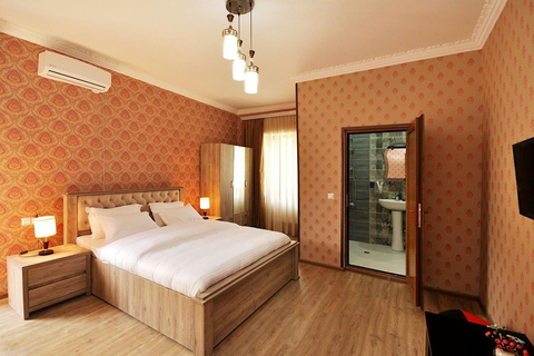 Tbilisi: 6-Day Georgia Tour with Wine Tasting & Cooking