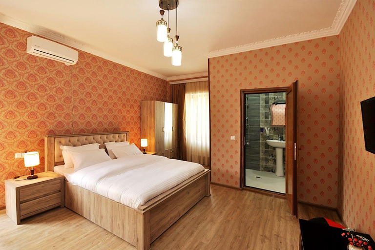 Tbilisi: 6-Day Georgia Tour with Wine Tasting & Cooking