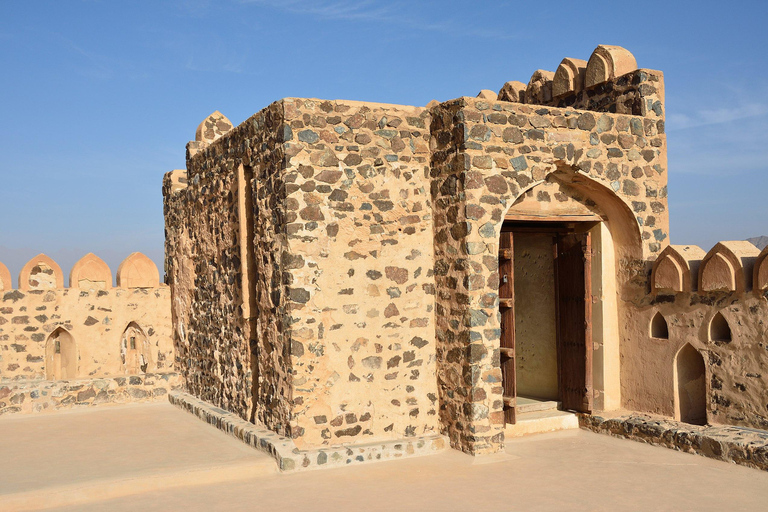 Oman Castle Expedition: Nizwa - Bahla - Jabrin Castle Tour Desert Castle Expedition: Nizwa - Bahla - Jabrin Castle Tour