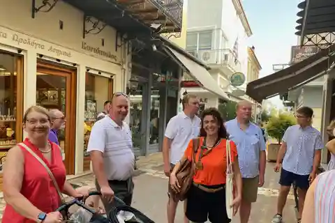 Kalamata: Private Highlights Walking Tour with Snacks