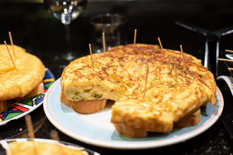 San Sebastian: Food Tour & Supper Club Dining Experience